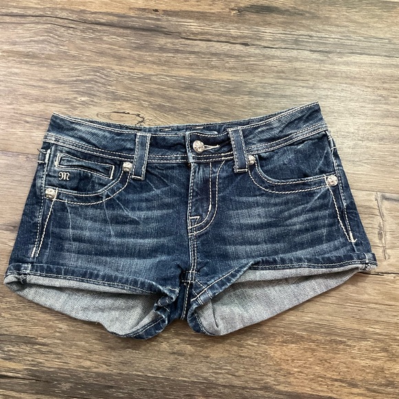 Miss Me Pants - Miss Me Embellished Embroidered Denim Shorts Womens Sz 28